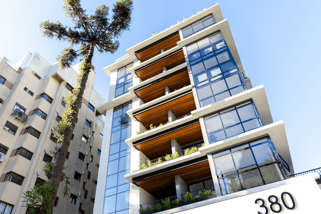 Floreira autoirrigável em fachada — empreendimento Acqua